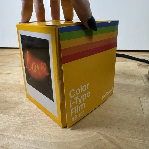 Polaroid Now 2nd Generation I-Type Instant Film Camera w/ 40 Film Black & White - Picture 13 of 13